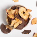 SK Sušené jablká macerované so škoricou v mliečnej čokoláde aj bez čokolády (180g)